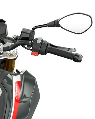 Vemos el manillar y los elementos de control de la G 310 R.
