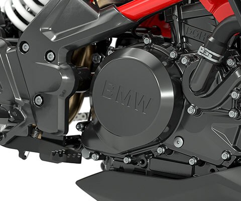 Vemos el motor gris titanio de la G 310 R.